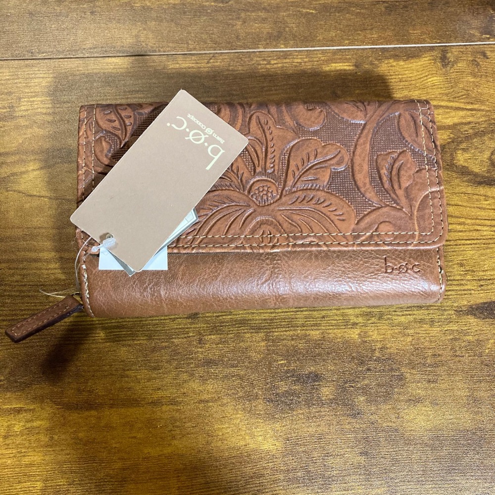 b.o.c. Born Concept Saddle Brown Floral‎ Embossed RFID Wallet NWT Western Boho